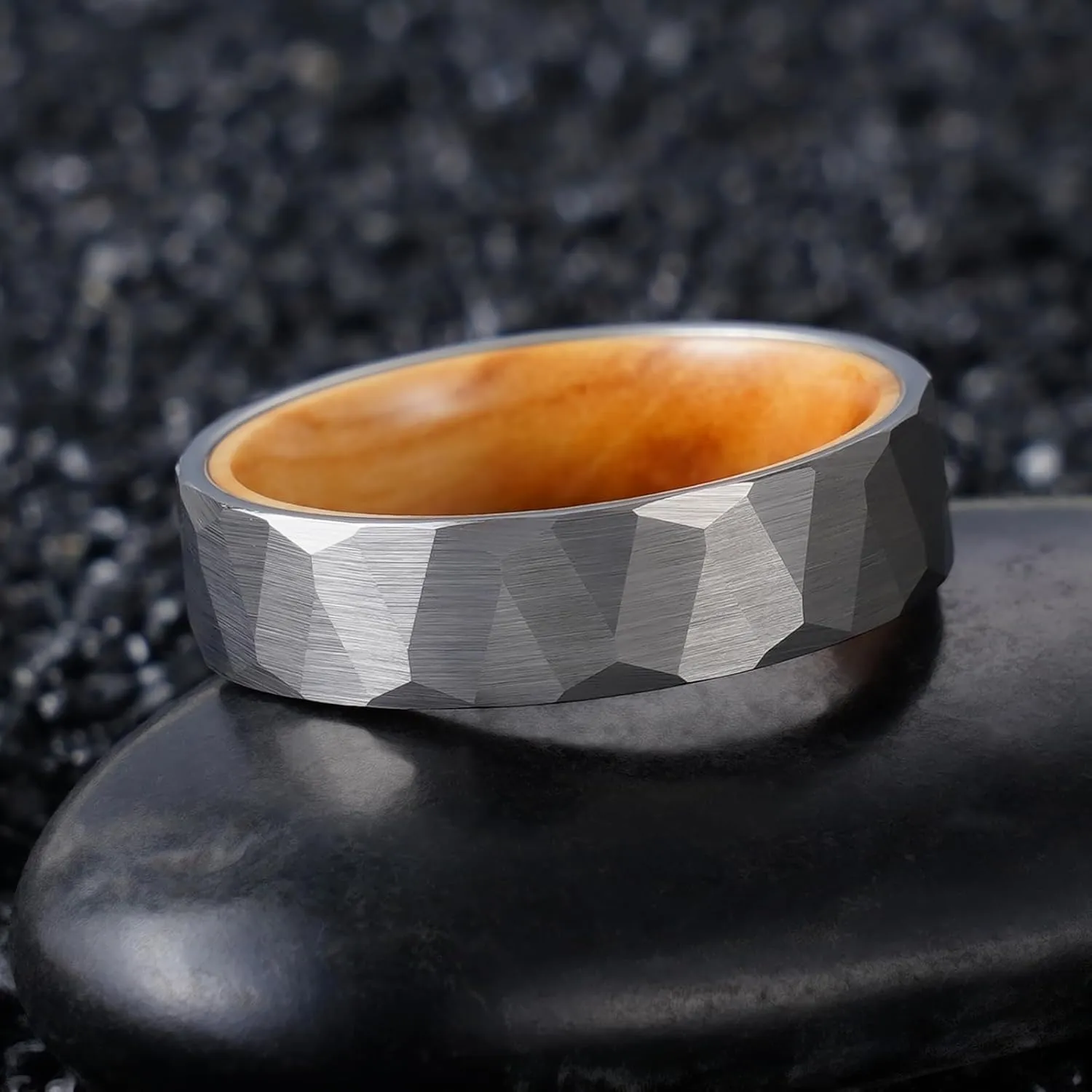 6MM 8mm Black/silver/gold Tungsten Rings for Men Womens Couple Fashion Jewelry Promise Engagement Wedding Band Hammered Inner ring inlaid with olive wood Carbide Polished Edge Comfort Fit