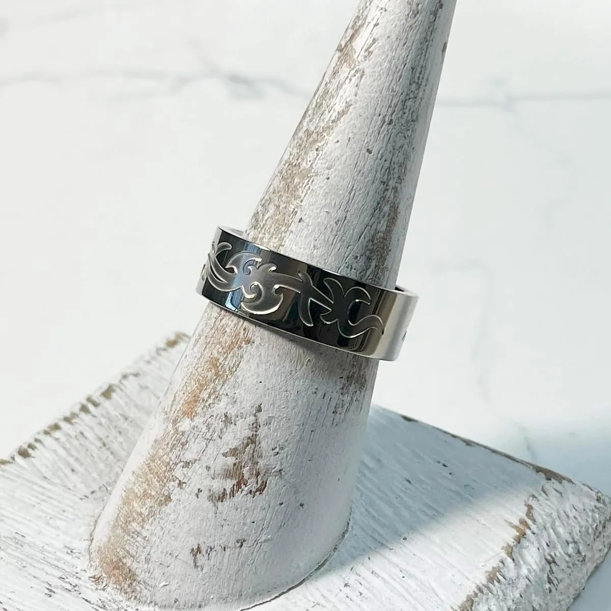 7mm Titanium Wedding Rings for Couples Polished Surface with Carved Tribal Pattern Engraving Service Comfort Fit SZ 5-12