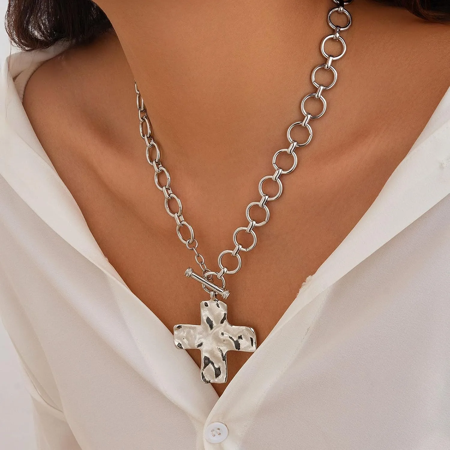Angyape Chunky Cross Necklace for Women, Statement Hammered Bold Cross Necklace Non Tarnish Paperclip Thick Chain Vintage Layering Toggle Clasp Pendant Choker Jewelry