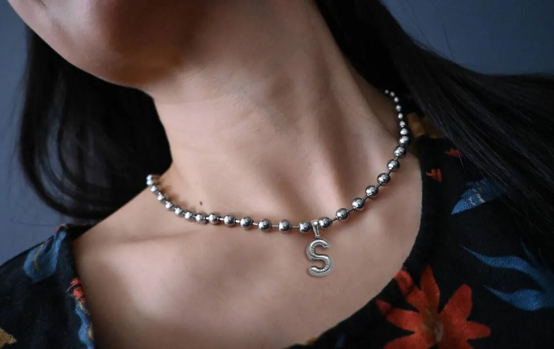 Chunky Initial Charm Necklaces for Women Dainty Ballon Letter Pendant Choker Beaded Statement Necklace for Men Unisex Personalized Jewelry Gift