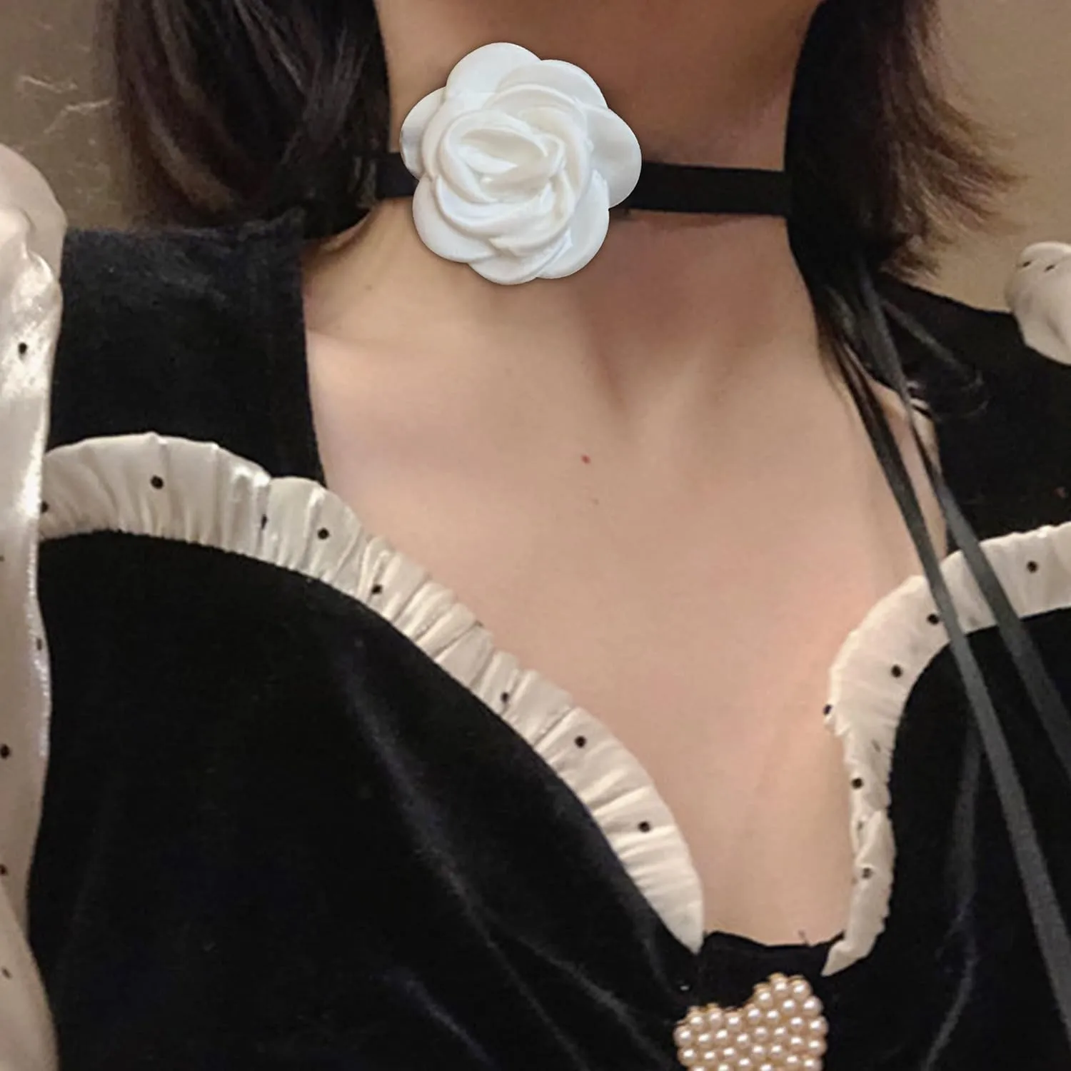 Flower Choker Necklace for Women Choker with Rose Flower Pendant, Adjustable Velvet Ribbon Collar Chain, Elegant Sping Summer Necklace for Weddings, Parties, Holiday