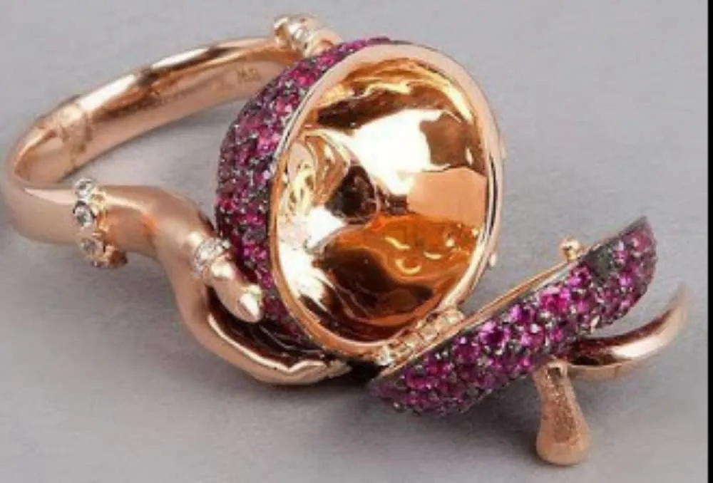 HUKQBUNX 18K Gold unique creative hand holding apple Amethyst full diamond ring, fashion lady style, wedding engagement fashion couple diamond ring, size 6-10