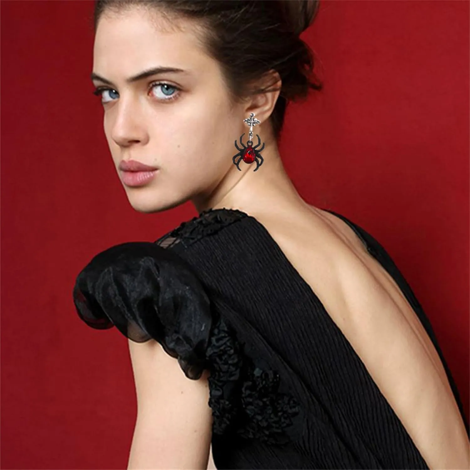MALOYANVE Halloween Spider Earrings for Women Lifelike 3D Scary Vintage Black Gothic Red Blue Crystal Web Animal Lightweight Stud Earrings Cosplay Party Jewelry