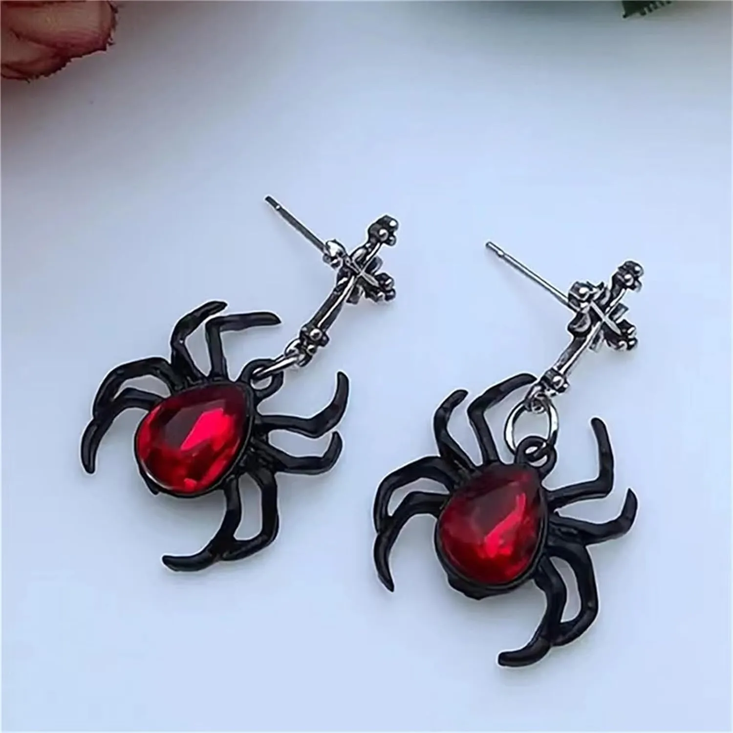 MALOYANVE Halloween Spider Earrings for Women Lifelike 3D Scary Vintage Black Gothic Red Blue Crystal Web Animal Lightweight Stud Earrings Cosplay Party Jewelry