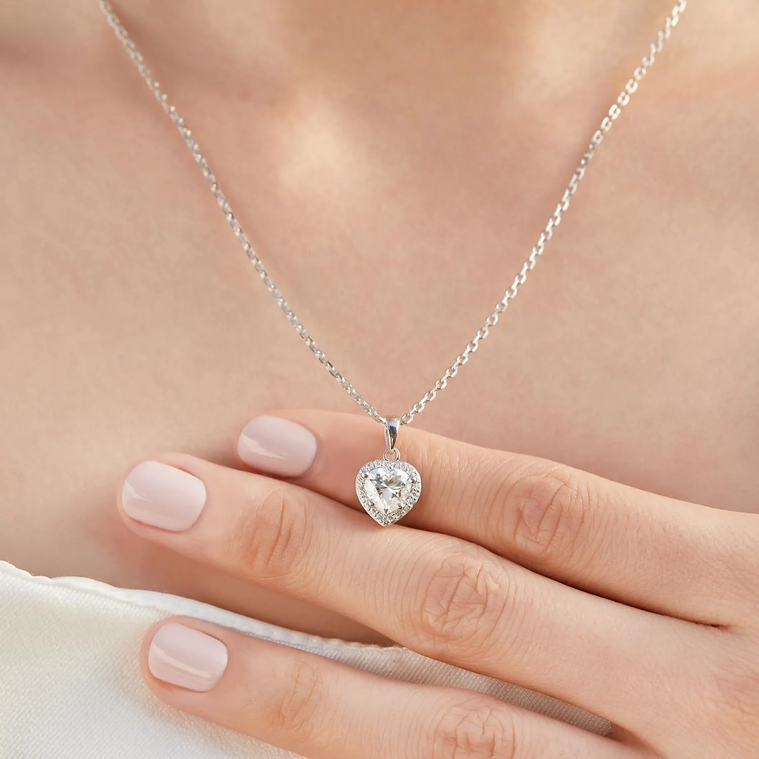 MomentWish Heart Necklace for Women, 1 Carat Simulated Moissanite Necklace for Her 925 Sterling Silver Halo Pendant Anniversary Valentine's Day Birthday Gifts for Mom Wife Girlfriend-Heart