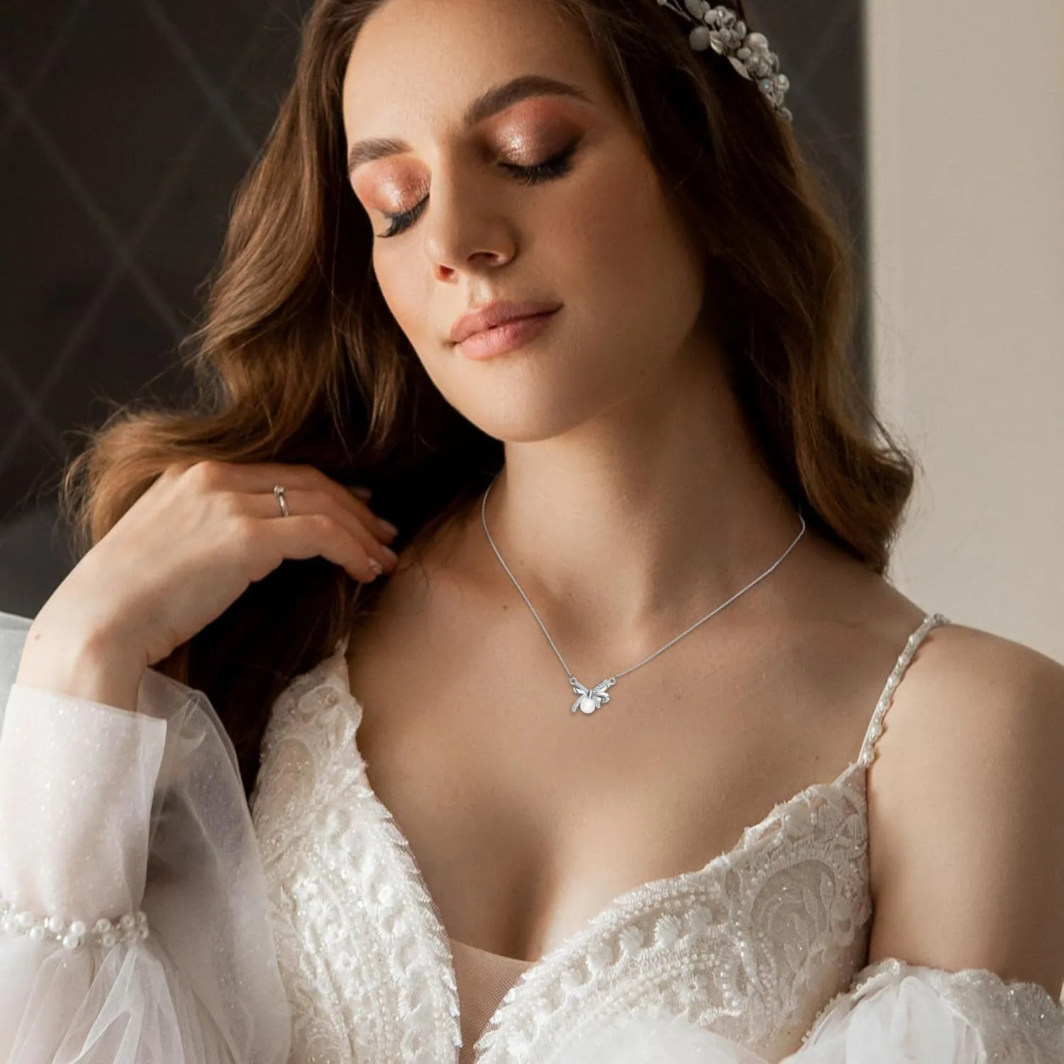 Pearl Bow Necklace Silver Bow Necklace for Women, Dainty Single Pearl Choker Pendant Necklaces as Prom Jewelry, Adjustable Sparkly Bow Jewelry as Wedding Jewelry for Bride Bridesmaid Gifts