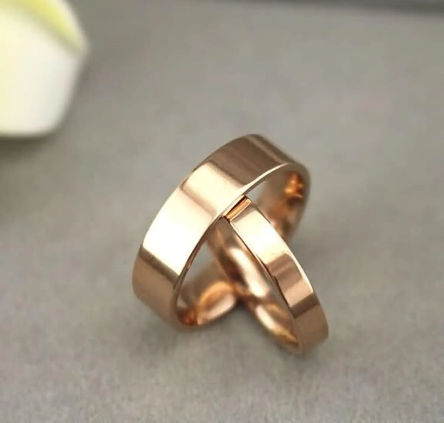 Womens and Mens Wedding Rings Set, Stainless Steel Wedding Band for Couples Simple 4/6MM Round Polished Rose Gold Ring Set