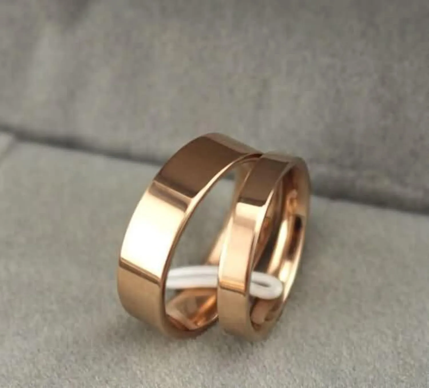Womens and Mens Wedding Rings Set, Stainless Steel Wedding Band for Couples Simple 4/6MM Round Polished Rose Gold Ring Set